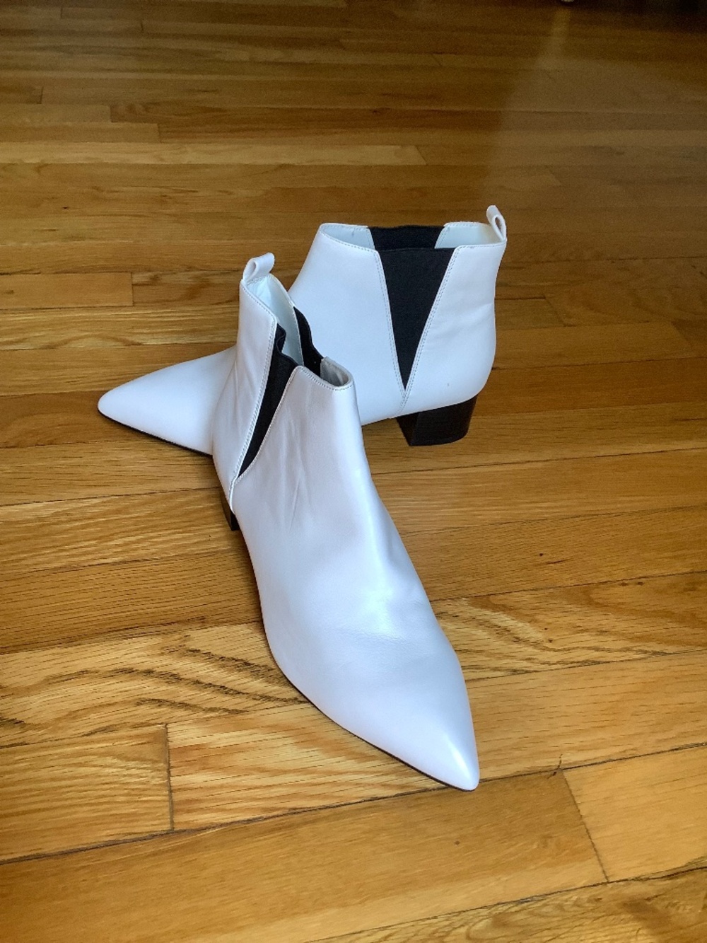 Nine West White and Black Leather Chelsea Boots Mid Heel Size 8.5